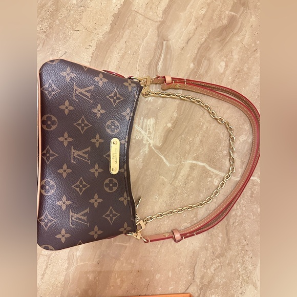 Louis Vuitton Pochette Liv - Picture 3 of 16